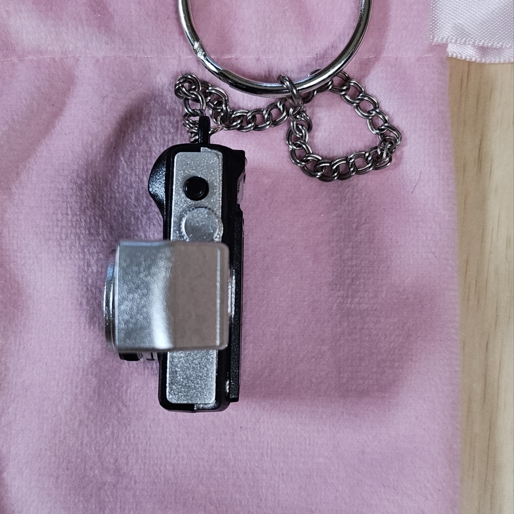 New✨️Mini Camera Keychain - Picture 4 of 9